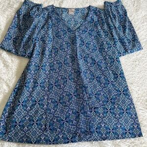 Chico's Blue Geometric Medallion V-Neck Blouse Puff Sleeve Women's Size 0 (US 4)